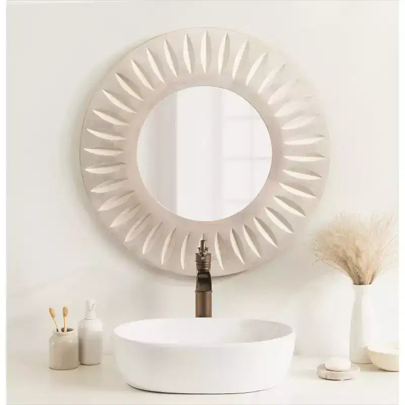 Miroir mural soleil rond 26", Cadre en bois de manguier sculpté à la main, Blanc vieilli, Accroches en D incluses