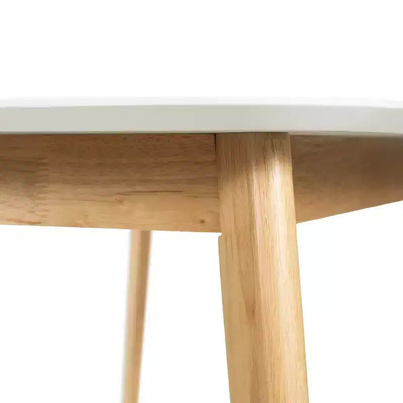 Table à manger Mid-Century, rectangulaire 150x90cm, plateau MDF, pieds évasés en hévéa, capacité 136 kg, blanc/chêne