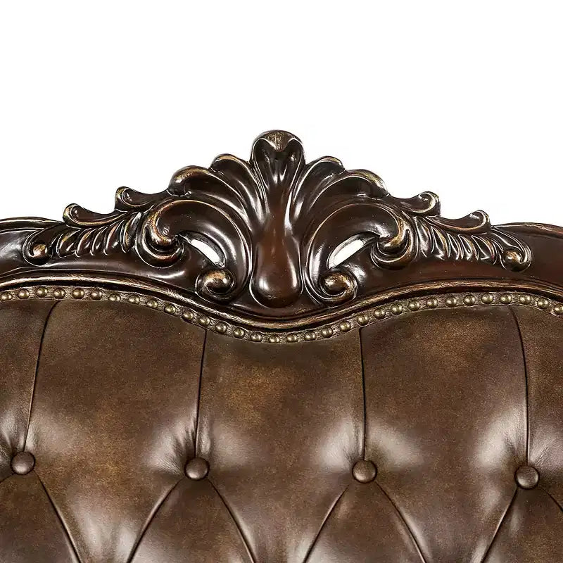 Canapé traditionnel de 90 po, capitonné, garniture cloutée, similicuir + polyester, capacité de 750 lb, 5 coussins décoratifs