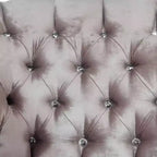 Fauteuil d'appoint traditionnel demi-lune 52", Tissu ivoire, Blanc cassé, Capitonnage, Clous décoratifs, Assise à ressorts ensachés, 2 oreillers