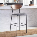 Tabouret de bar, dossier en noyer, assise en polyester noir, structure en fer, repose-pieds, hauteur d'assise 76 cm, capacité 113 kg