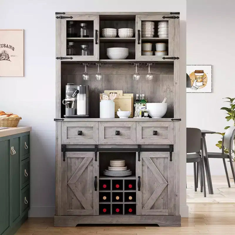 Meuble de bar de ferme de 72 po, porte coulissante de style grange, 3 tiroirs, 7 étagères, porte-bouteilles et verres, 42 po l. x 15,5 po P.